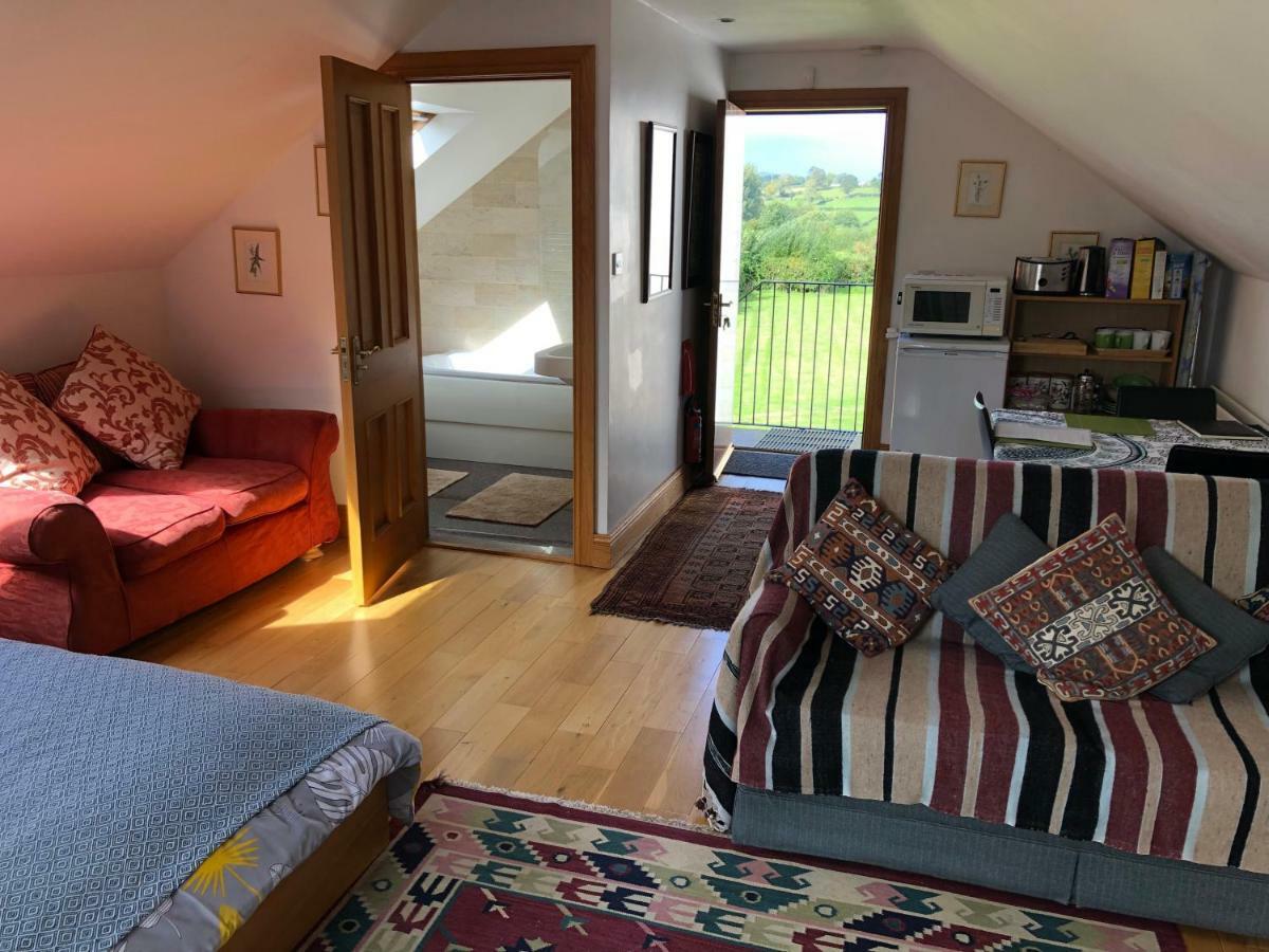 Rural Long Term Accommodation ฮิลล์สโบโร ภายนอก รูปภาพ